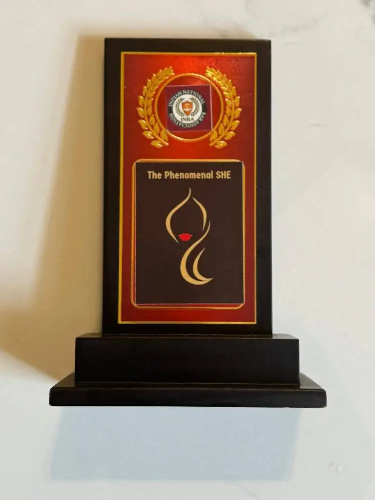 Dr. Prerna Kohli receiving The Phenomenal SHE Award from Indian National Bar Association INBA — Clinical Psychologist & Marriage Counsellor, Gurugram India
