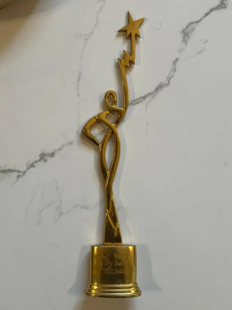 Dr. Prerna Kohli Woman Icons India award trophy — Clinical Psychologist & Marriage Counsellor, Gurugram India
